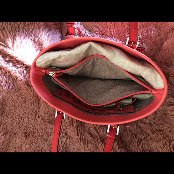 Handbag - Picture 2 of 6